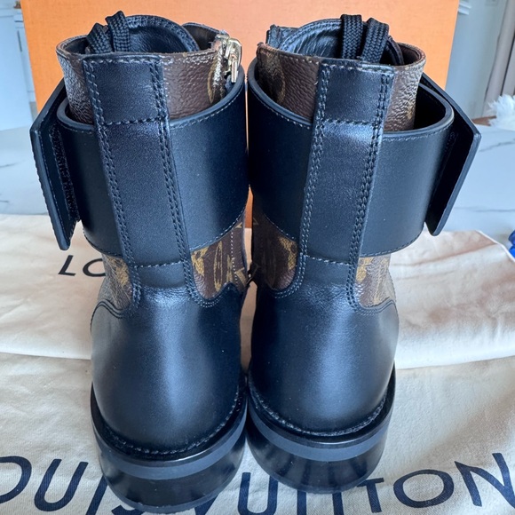 LOUIS VUITTON Calfskin Monogram Wonderland Ranger Boots sz 36 100% authentic - Picture 2 of 10
